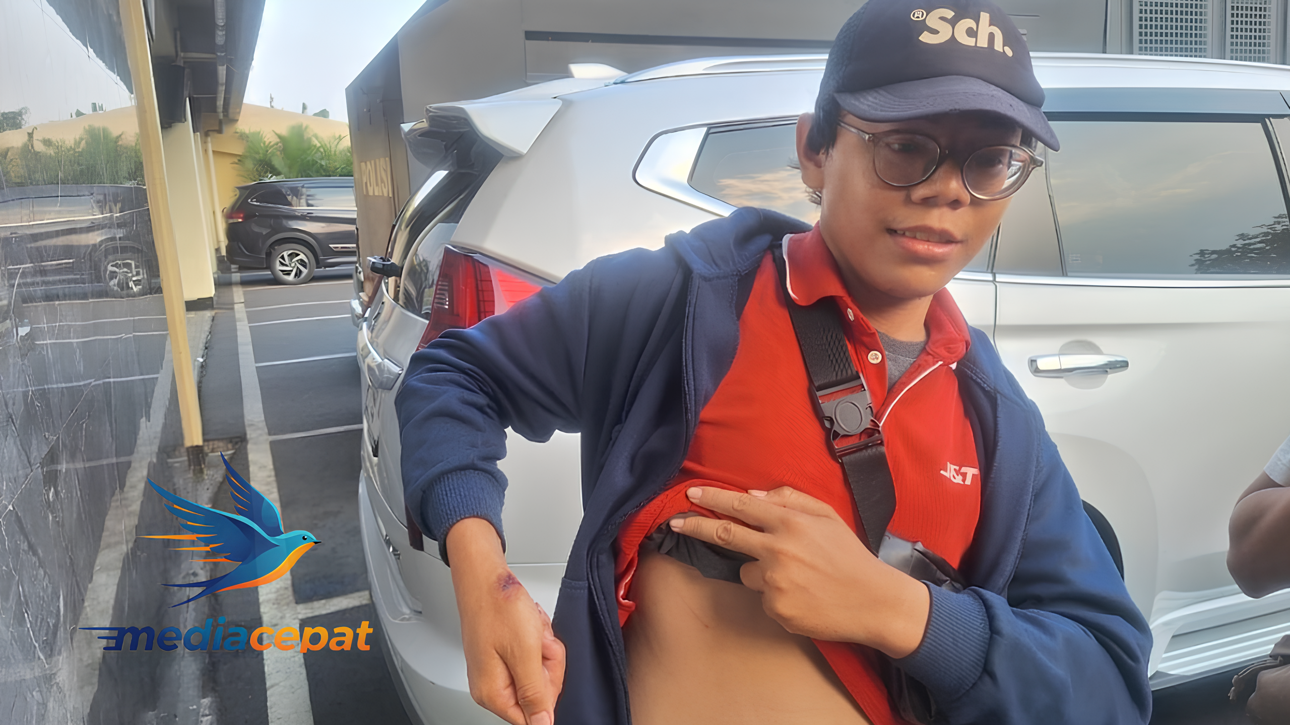 Kisah Tragis Kurir Paket Dibacok Pelanggan: Apa yang Sebenarnya Terjadi?