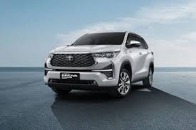 Toyota Segarkan Kijang Innova Zenix 2025: Lebih Modern, Lebih Canggih, Lebih Nyaman!